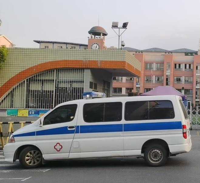 滴道救护车出租护送骨折病人一公里多少钱